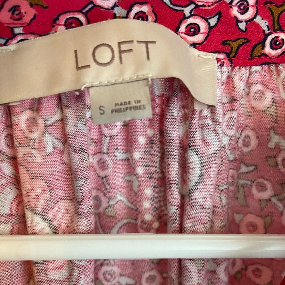 LOFT Flowerbud Neck Mixed Media Shell - Picture 8 of 10
